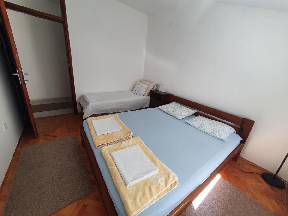 Lovely One Bedroom In Heart Of Apartment *